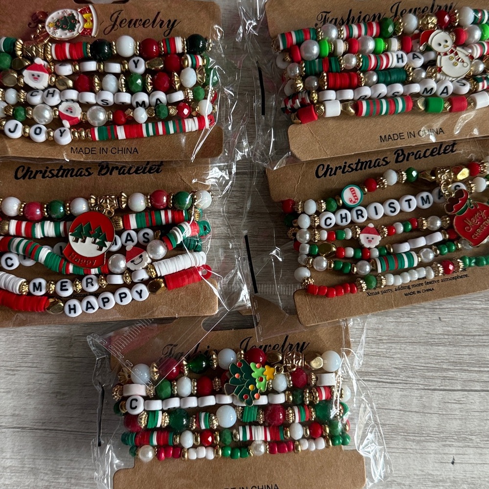 NWT Fashion Jewelry Christmas Beaded 6 Bracelet Stackable Set